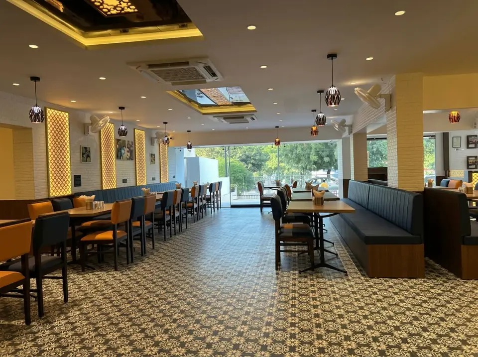 Dining Hall Booth & Bench Seating — Smart Furniture