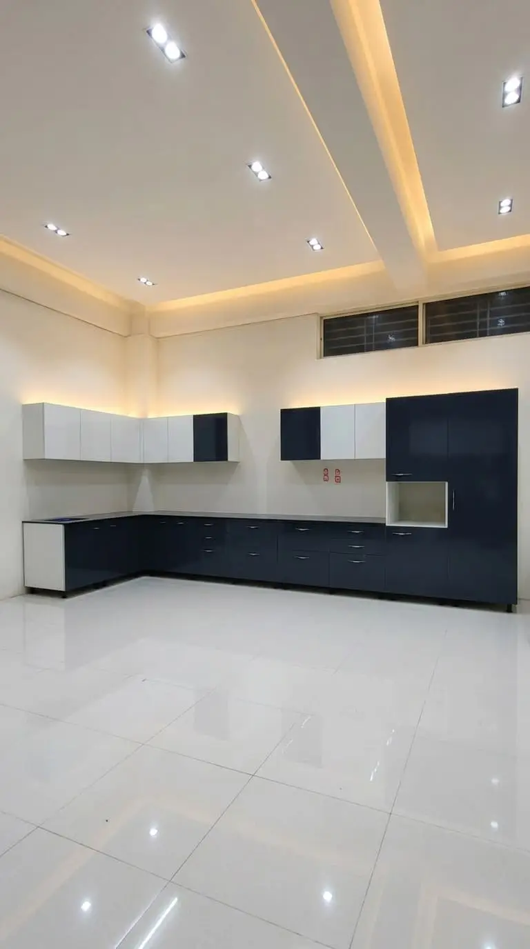 Navy + White Showroom Kitchen — Smart Furniture