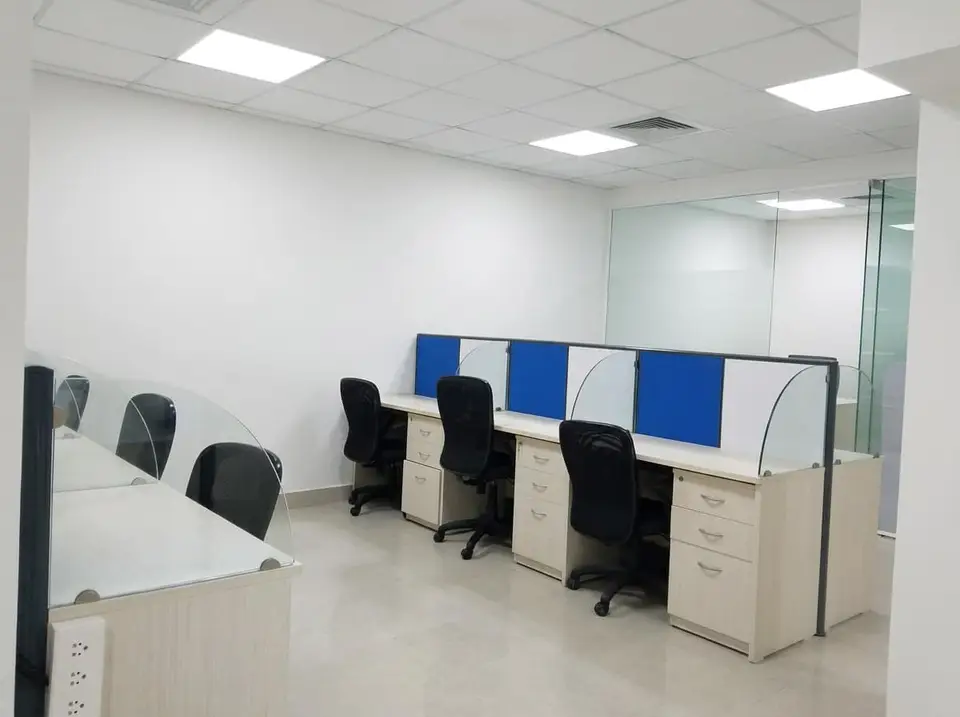 Linear Workstation with Glass Screens — Smart Furniture